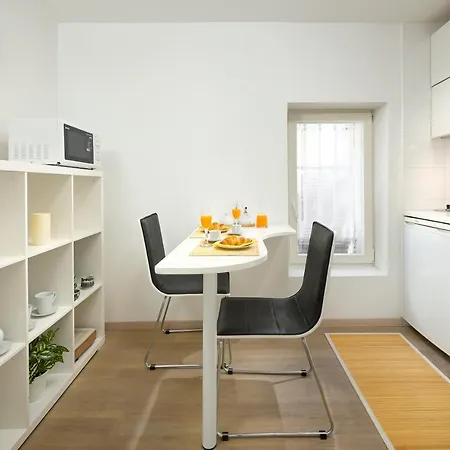 Sun Apartment *