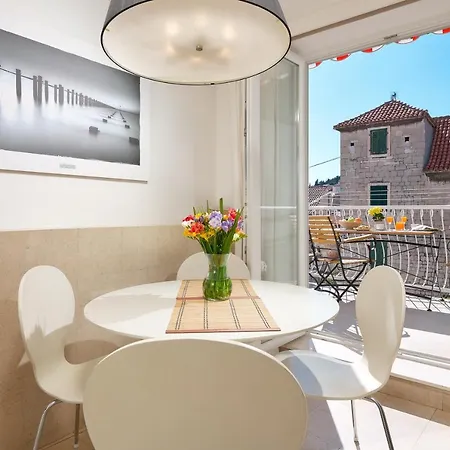 Sun Apartment *